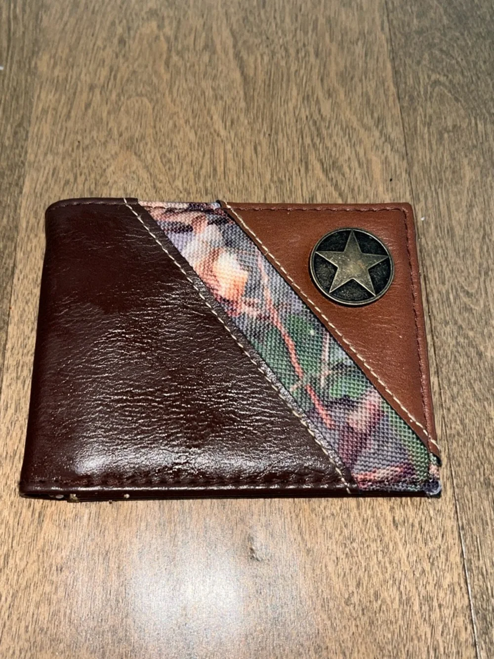 Magellan Outdoors: Men's Leather Roper Wallet Texas Star Concho: Brown & Camo